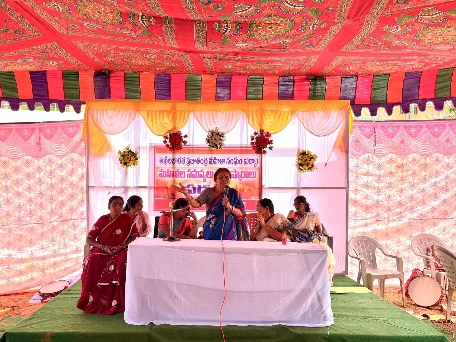 ‘మహిళల భద్రత, సంక్షేమం గాలికి వదిలేసిన ప్రభుత్వం’