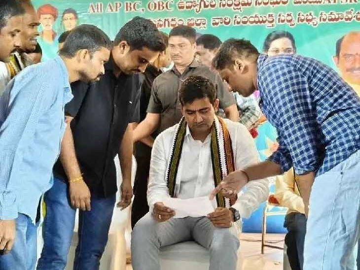 మంత్రికి ఆర్టీసీ ఔట్ సోర్సిగ్ ఉద్యోగుల వినతి