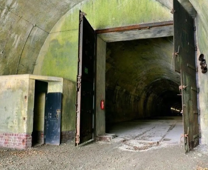 యుద్ధం.. తెలుగు ప్రజల ఇక్కట్లు