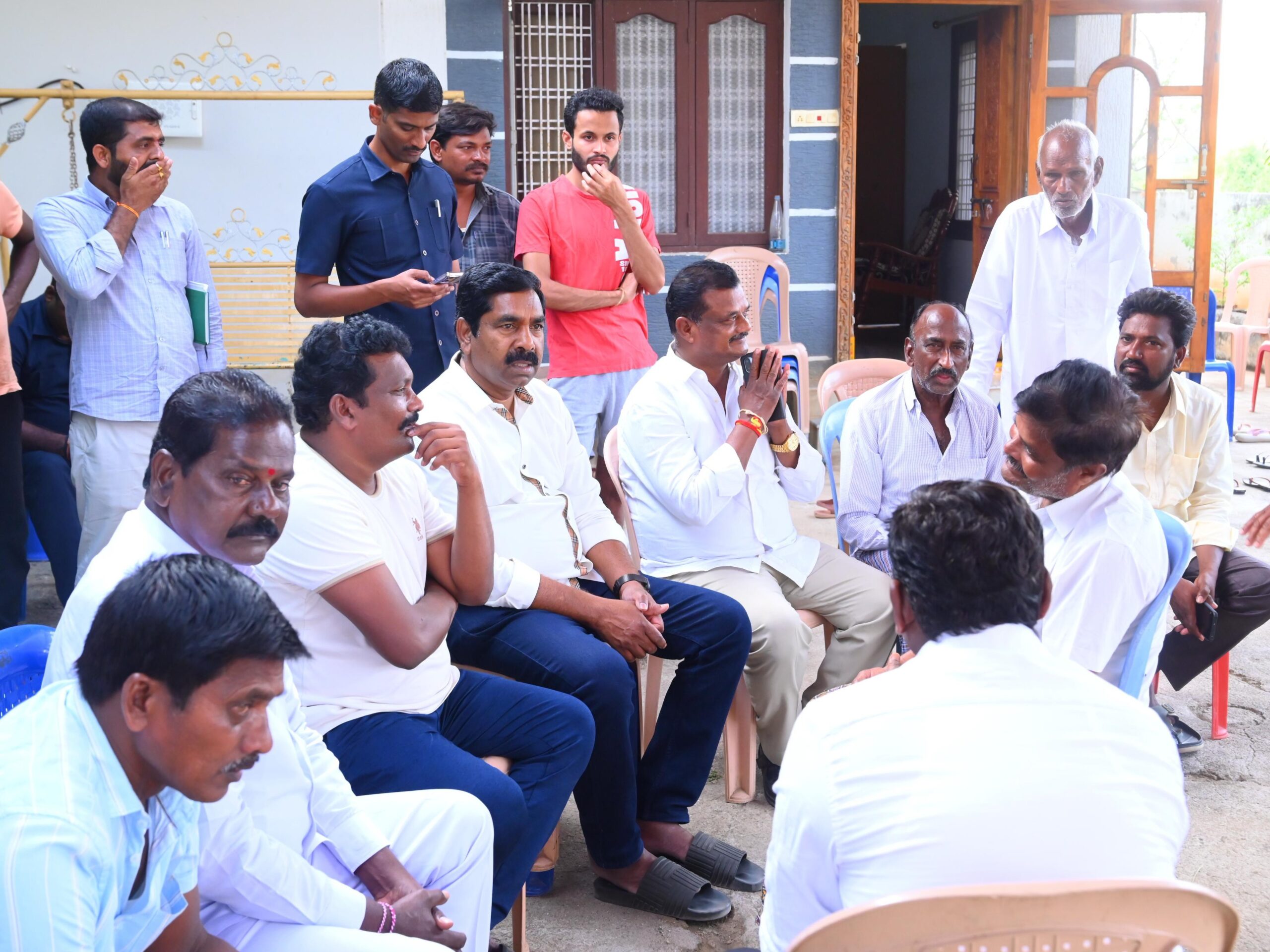 బాధిత కుటుంబాన్ని పరామర్శించిన MLA నాగరాజు