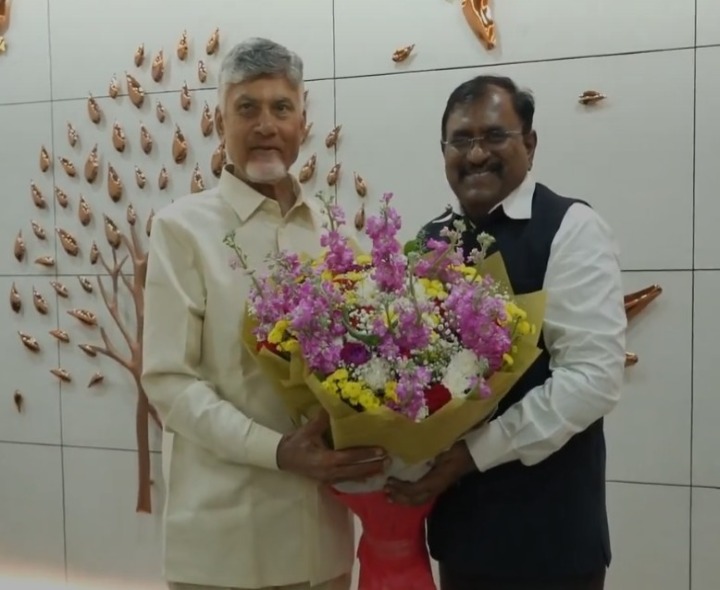 సీఎం చంద్రబాబును కలిసిన నూతన సీఎస్