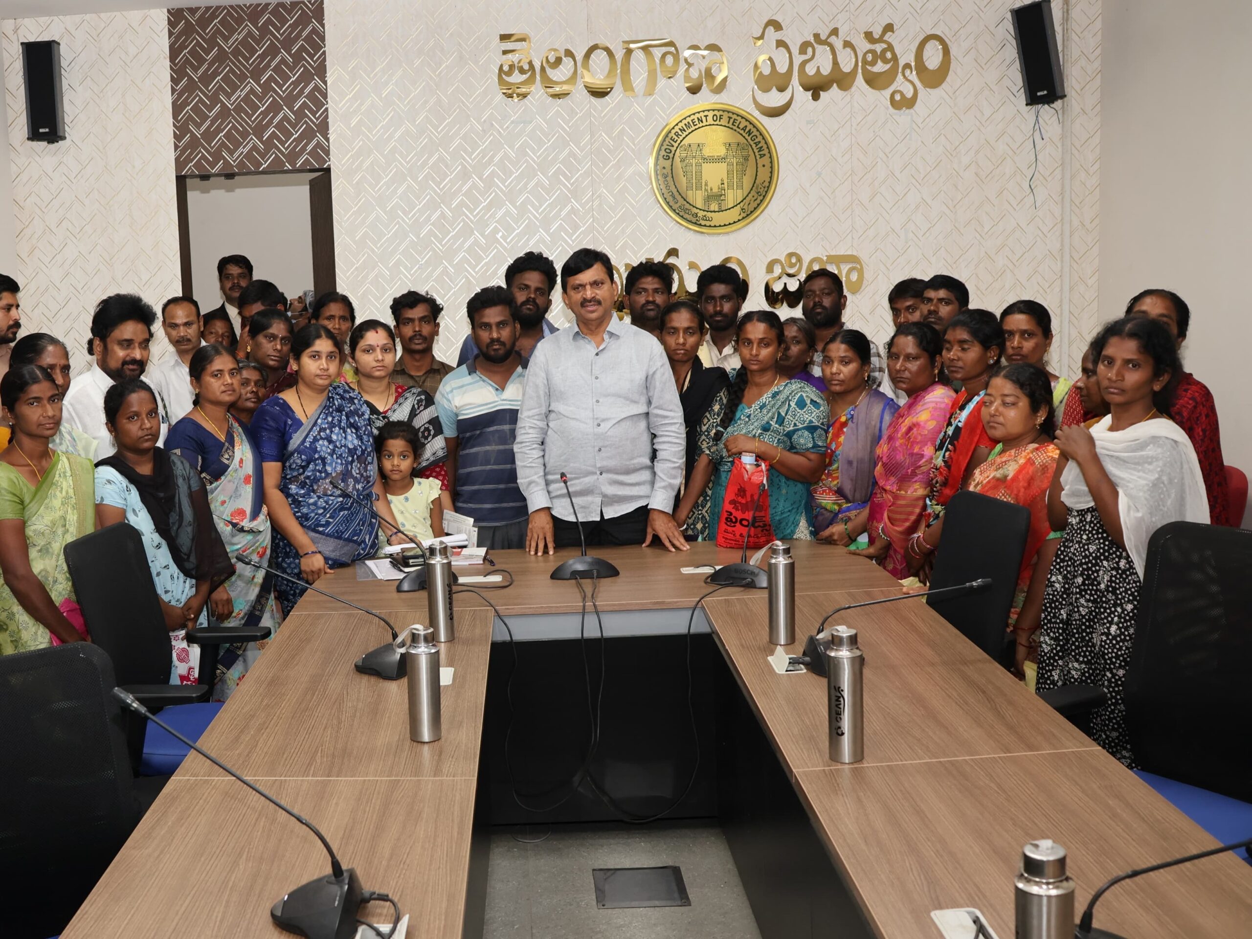 మార్చి 15 నాటికి ఇళ్ల స్థలాలు ఇచ్చి, ఇళ్లు మంజూరు చేస్తాం: మంత్రి