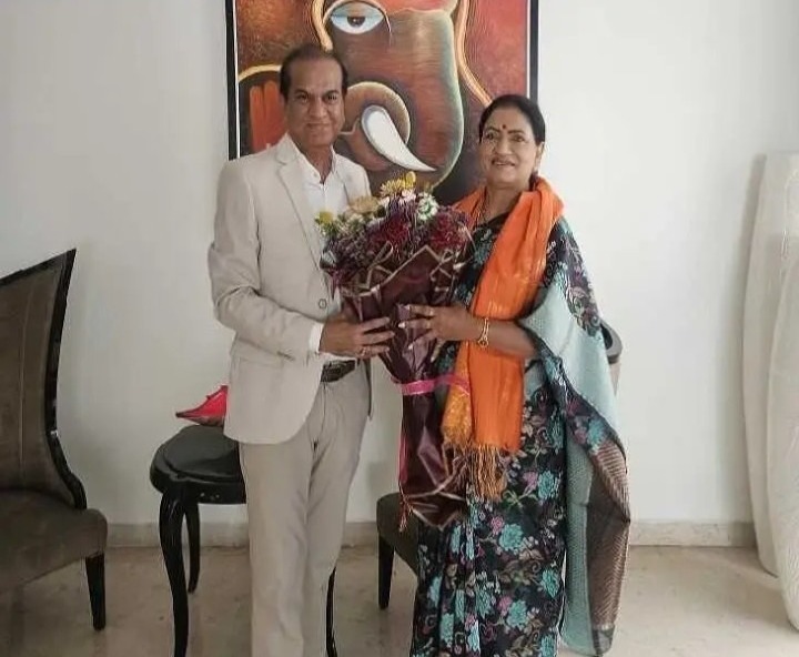 ఎంపీ డీకే అరుణను కలిసిన పద్మశ్రీ అవార్డు గ్రహీత