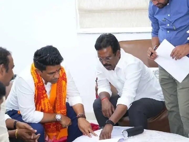 ‘భూములు కోల్పోయిన రైతులకు నష్టపరిహారం చెల్లిస్తాం’