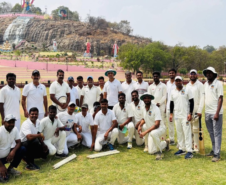 రెవెన్యూ Vs పోలీస్ స్నేహపూర్వక క్రికెట్ మ్యాచ్