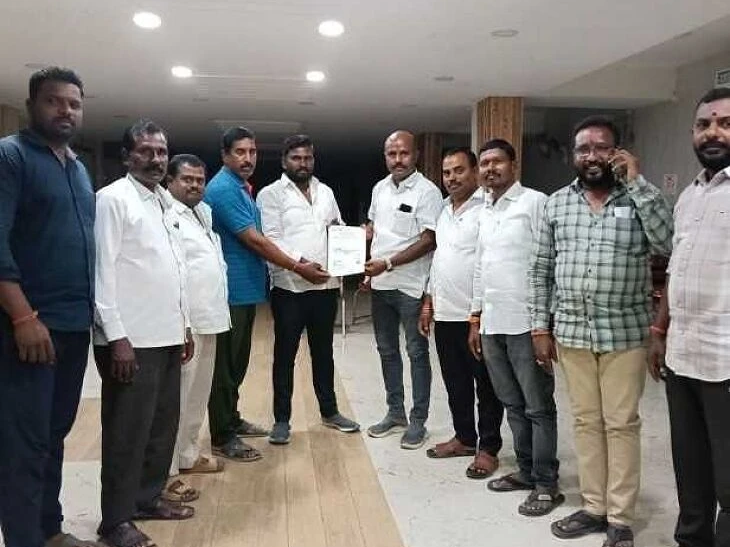 రూ. 60 వేల LOC చెక్కు అందజేత