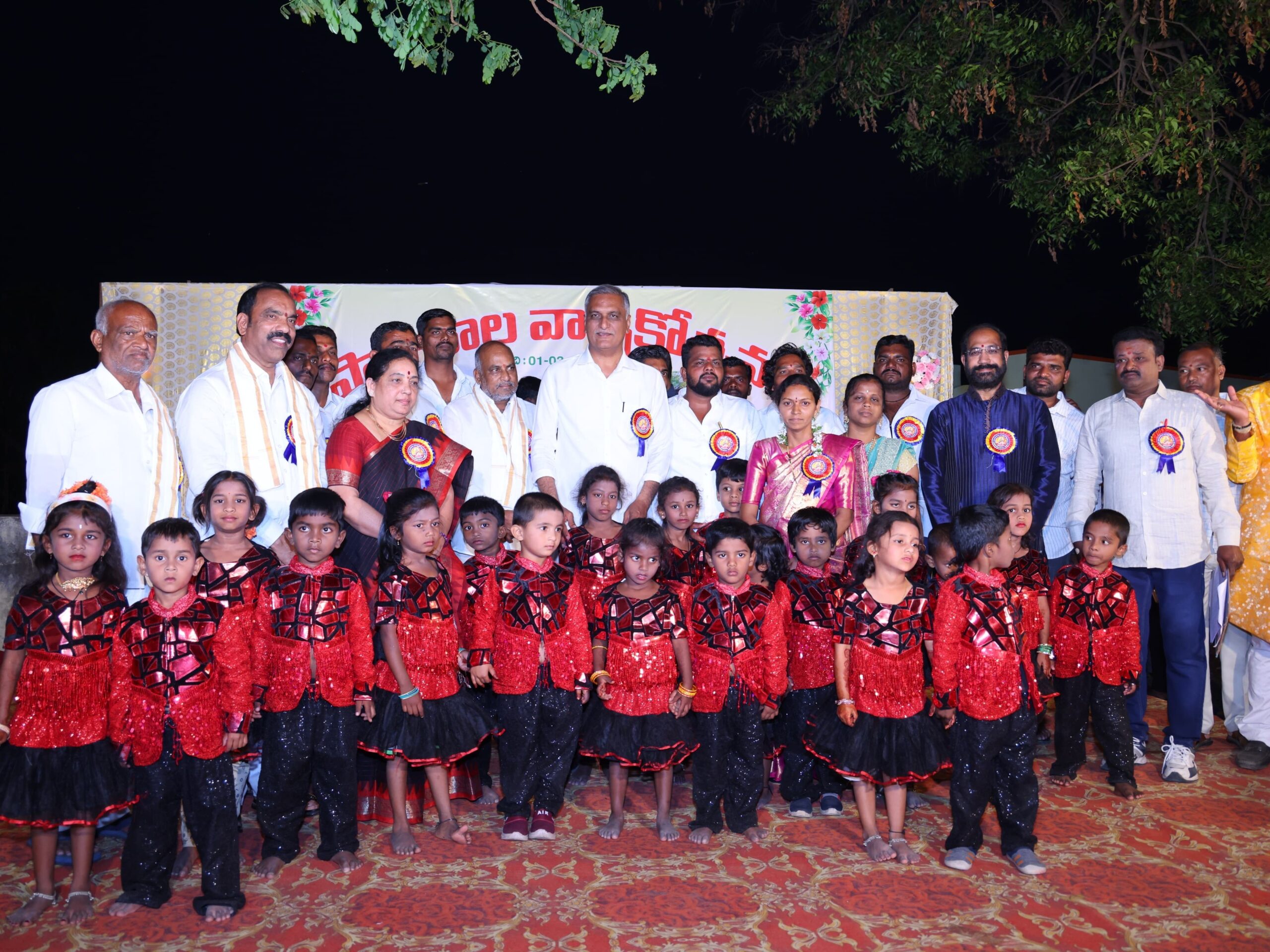 ప్రభుత్వ పాఠశాలల్లో పిల్లలు తగ్గిపోయారు..!