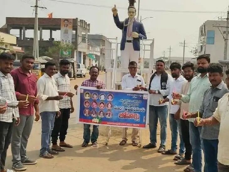 అమరవీరులకు కొవ్వొత్తులతో నివాళి..!