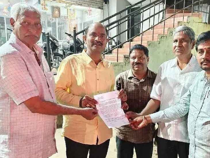 చీపురుపల్లి రైల్వే స్టేషన్ సమస్యలపై ఎంపీకి వినతిపత్రం