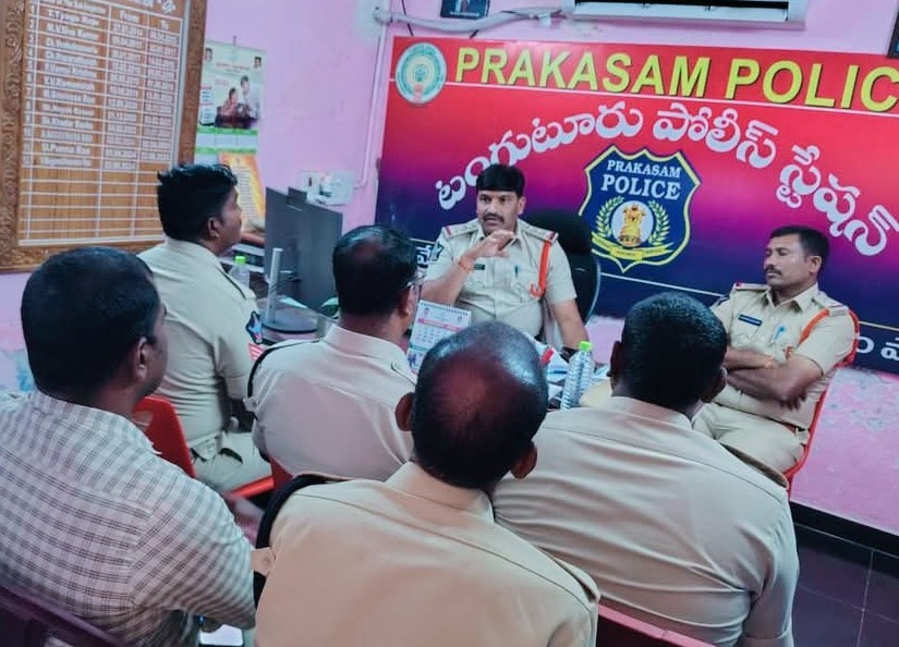 టంగుటూరు పోలీస్ స్టేషన్‌ను తనిఖీ చేసిన సీఐ