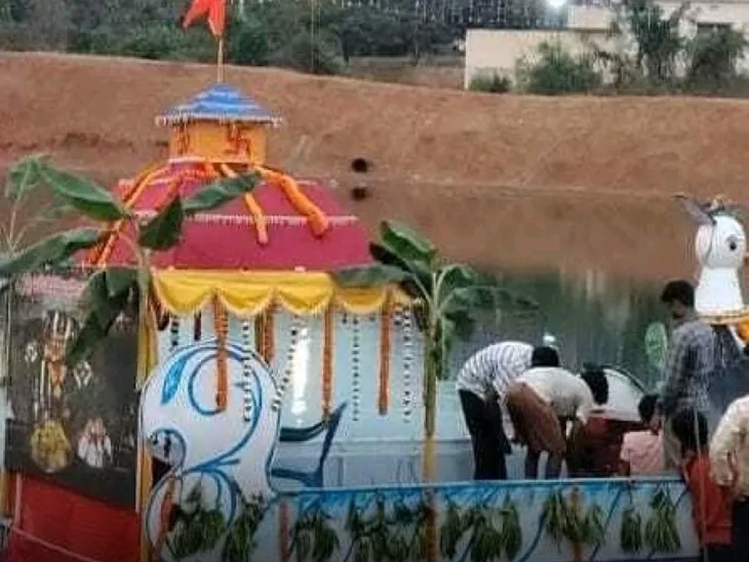 అంగరంగ వైభవంగా పద్మనాభుని తెప్పోత్సవం