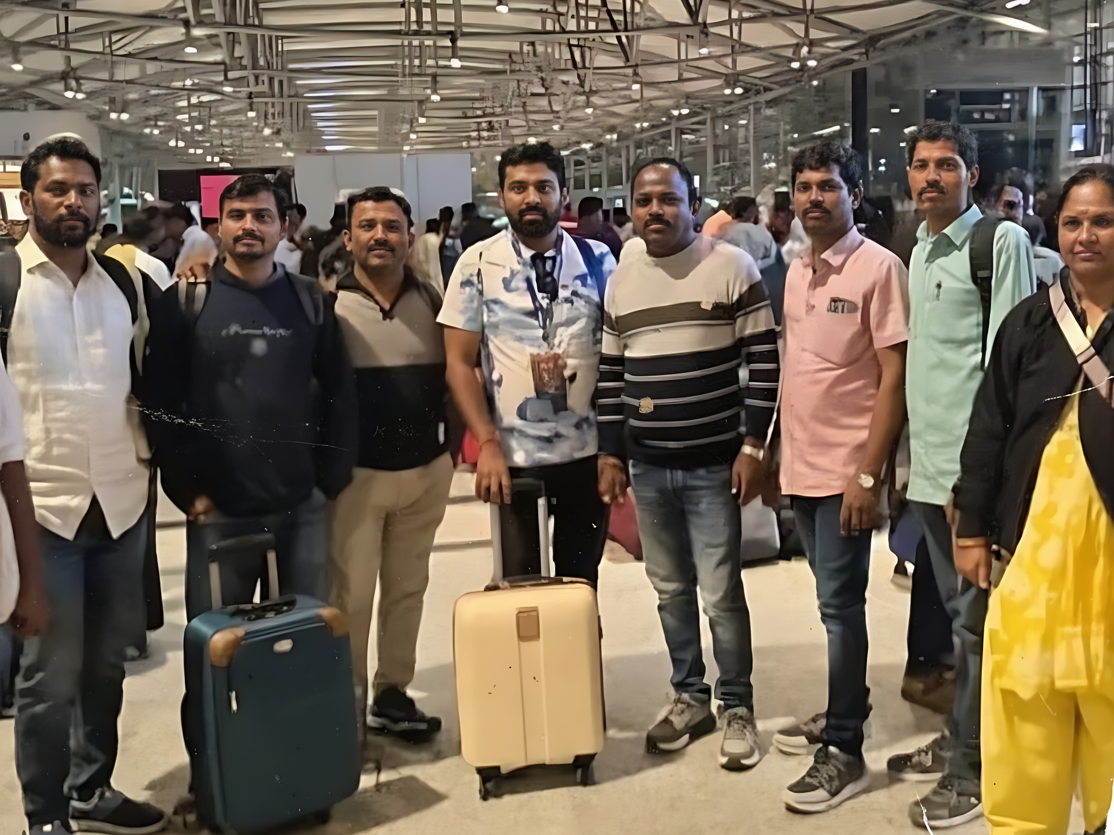 దుబాయ్‌లో చిక్కుకున్న 360 మంది