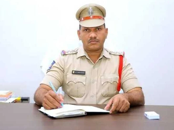 పేకాట స్థావరంపై దాడి 9 మందిపై కేసు నమోదు