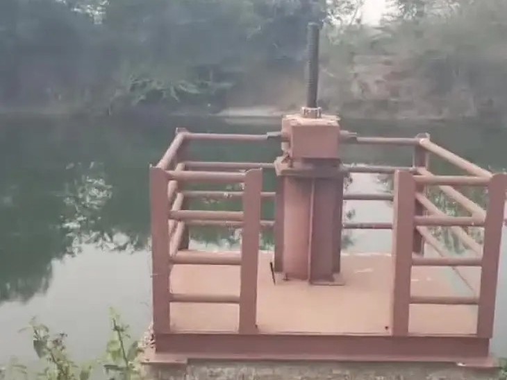 మైనర్ కాలువలకు  సాగునీటి విడుదల