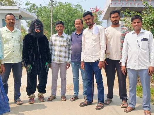 కోతుల సమస్య.. పంచాయతీ వినూత్న పరిష్కారం