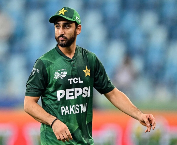 పాక్ కెప్టెన్‌పై జర్నలిస్టులు ఫైర్