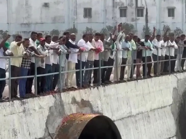 పంపు హౌస్ వద్ద పూజలు నిర్వహించిన మాజీ ఎమ్మెల్యే