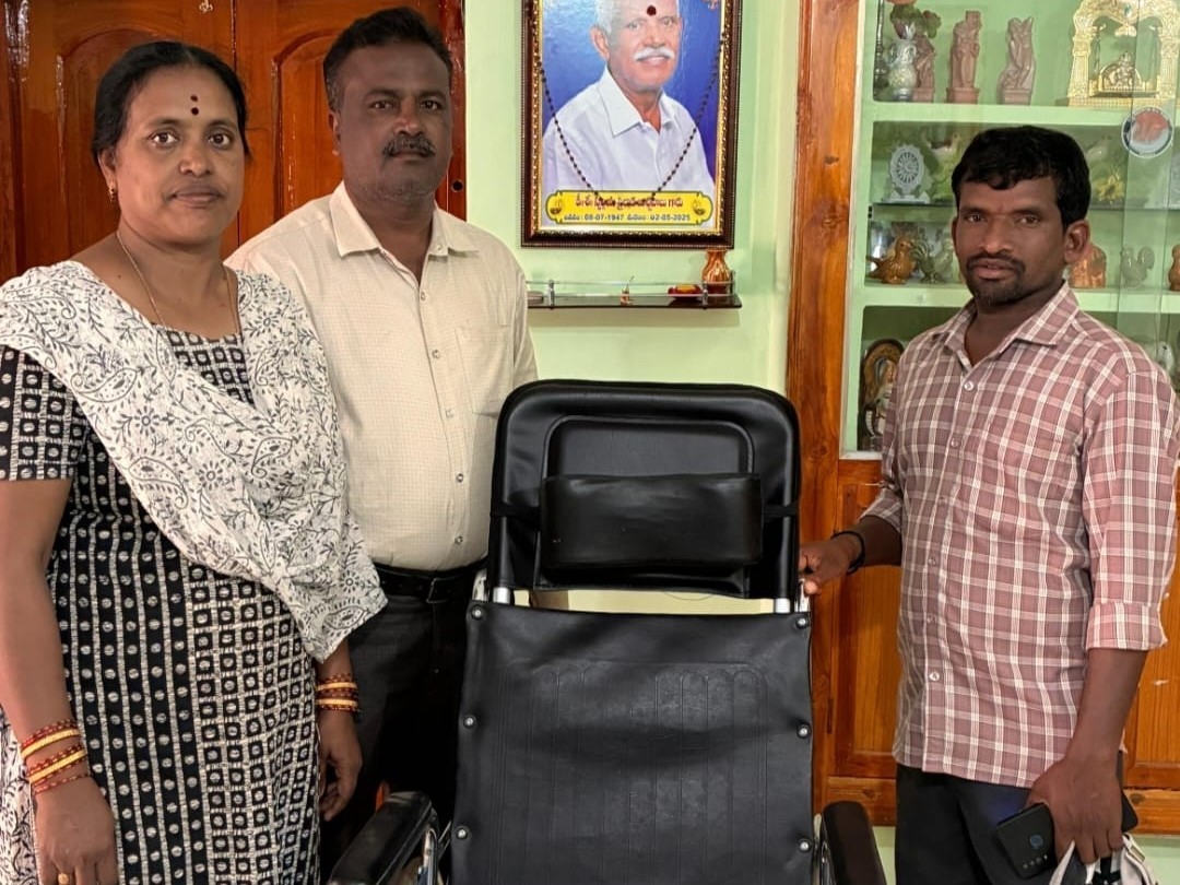 ‘నిరుపేద రోగులకు వీల్‌చైర్లు అందించండి’