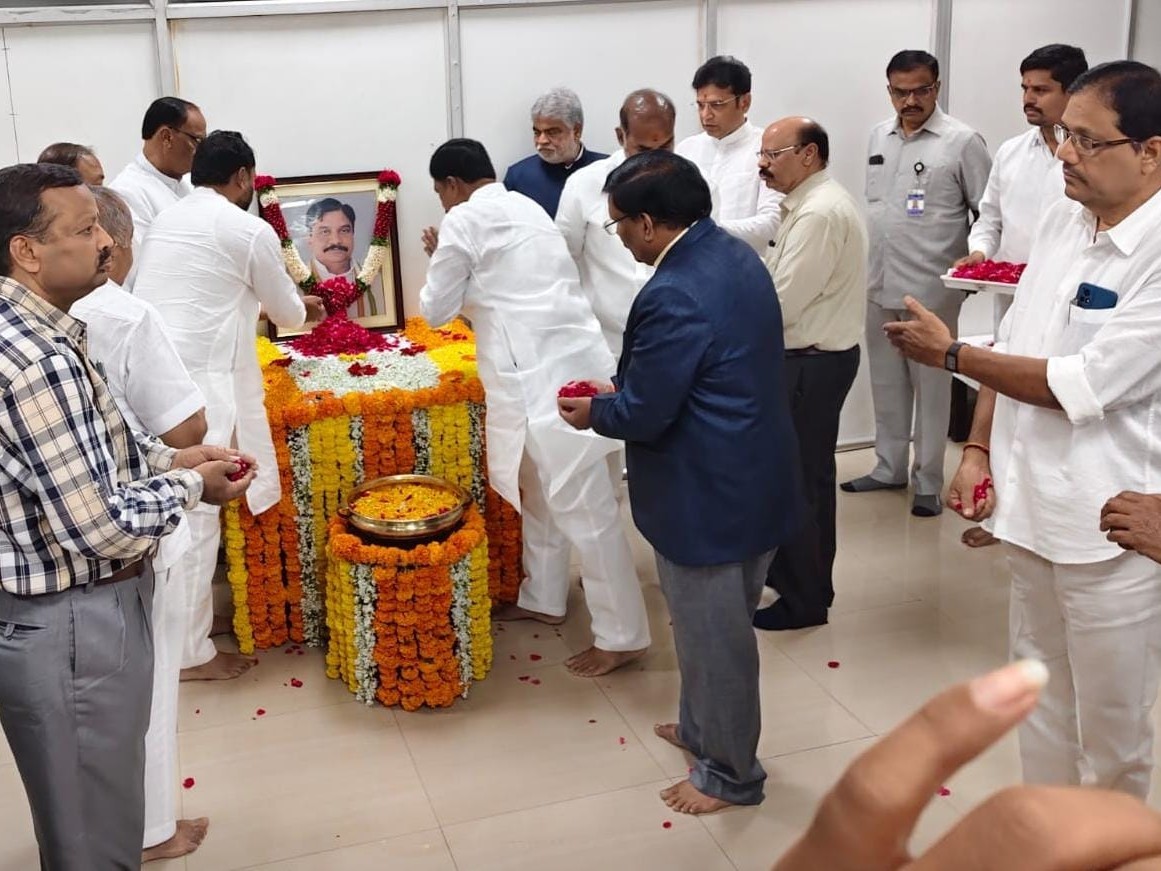 దివంగత మాజీ స్పీకర్ కు ఎమ్మెల్యే ఘన నివాళి