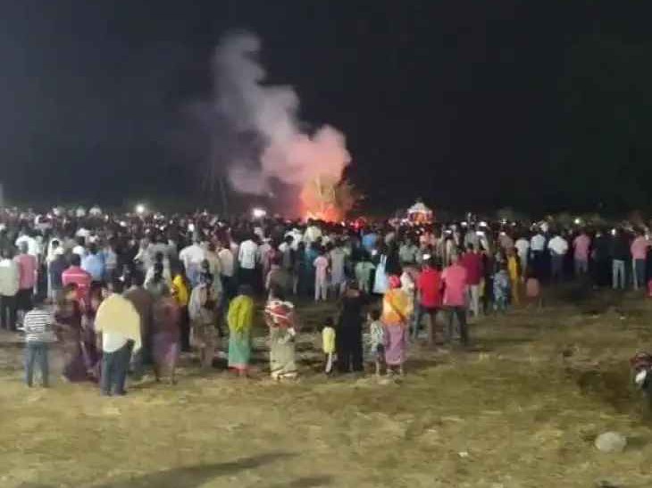 రాధాకాంత స్వామి ఆలయం వద్ద కామదహనం