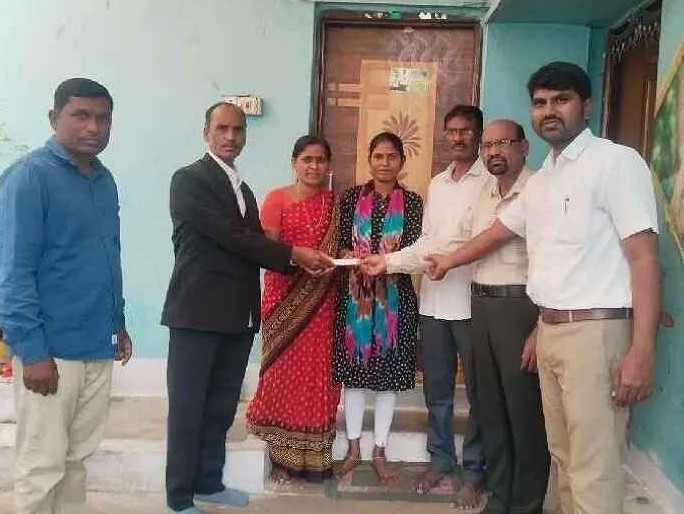 ‘పేద బిడ్డలు ఉన్నత చదువులు చదవాలి’