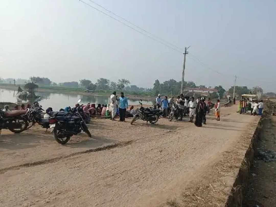 మొరాయించిన ఉపాధి హామీ యాప్.. వెనుదిరిగిన కూలీలు