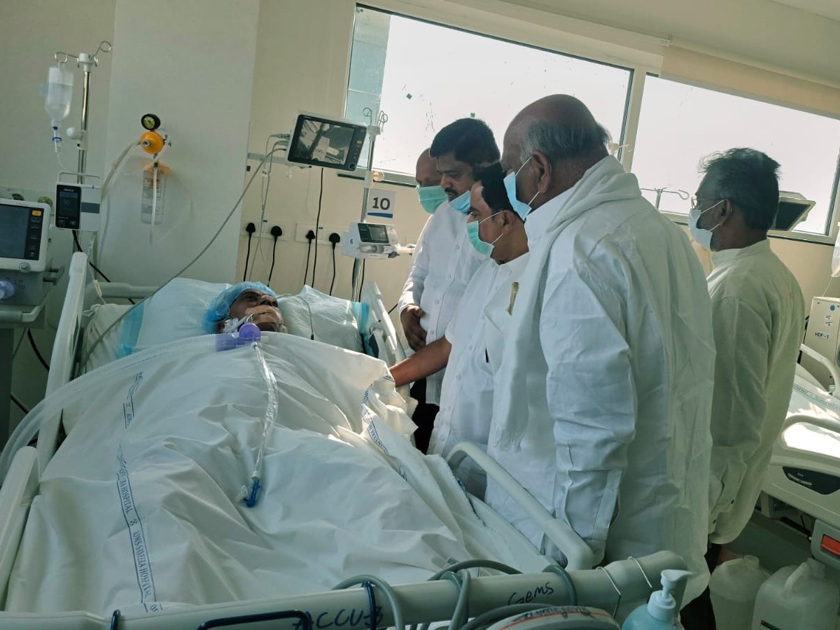 ఐసీయూలో మాజీ ఎమ్మెల్యేకు చికిత్స