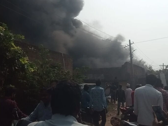 నెల్లూరు ఆటోనగర్‌లో భారీ అగ్నిప్రమాదం