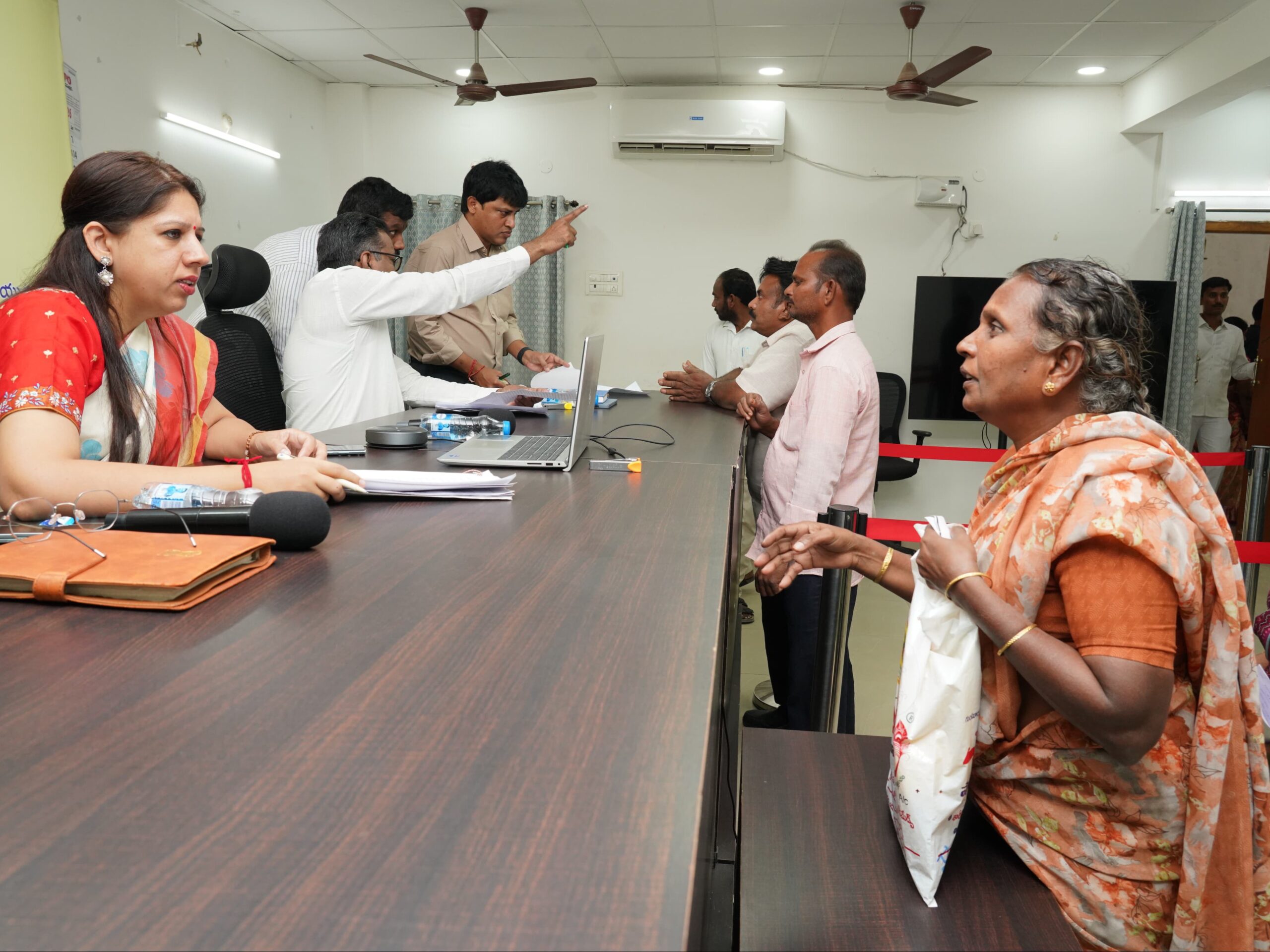 PGRS కార్యక్రమాన్ని నిర్వహించిన కలెక్టర్