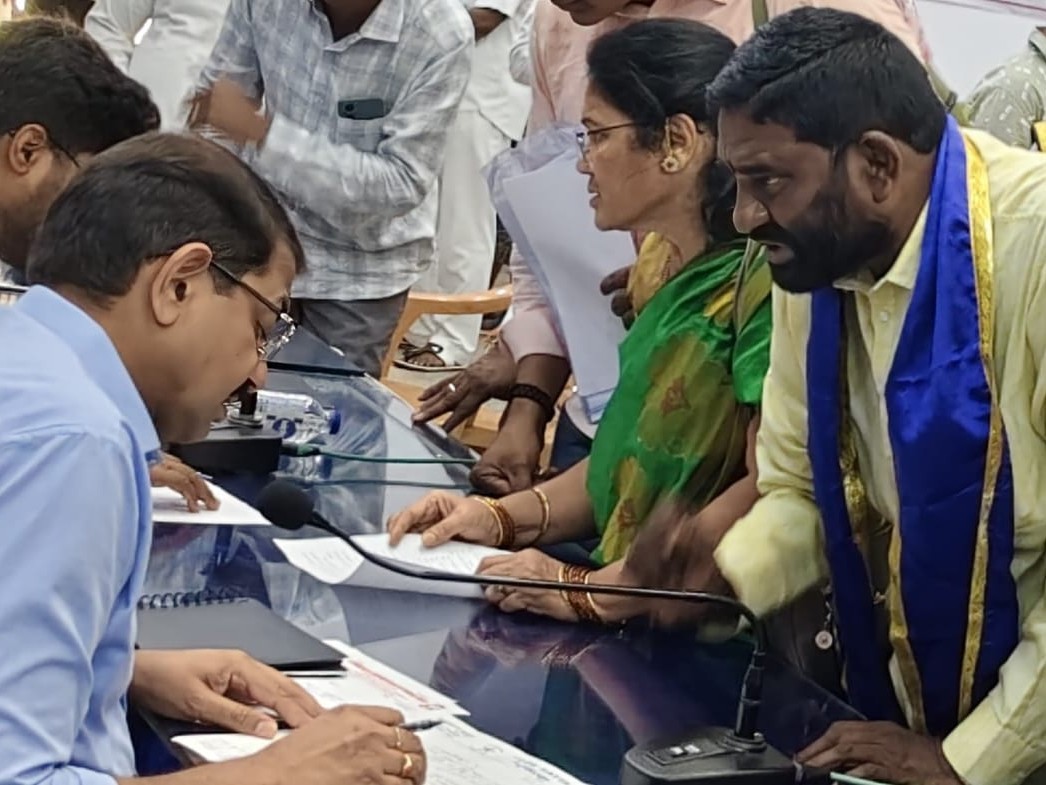 ‘షుగర్ ఫ్యాక్టరీ కార్మికుల, ఉద్యోగుల కుటుంబాలను ఆదుకోండి’