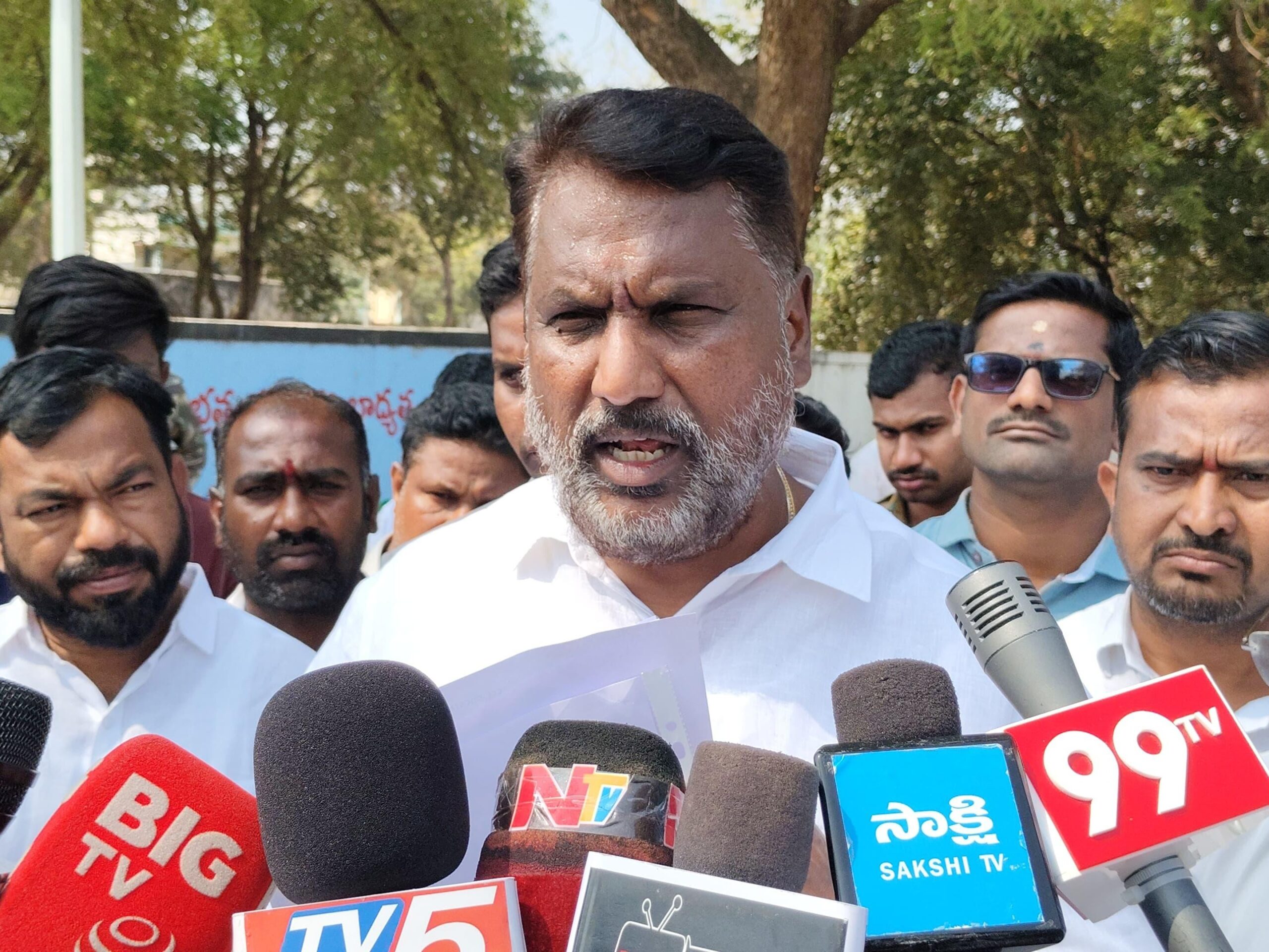 భారతీయులు అధైర్య  పడవద్దు