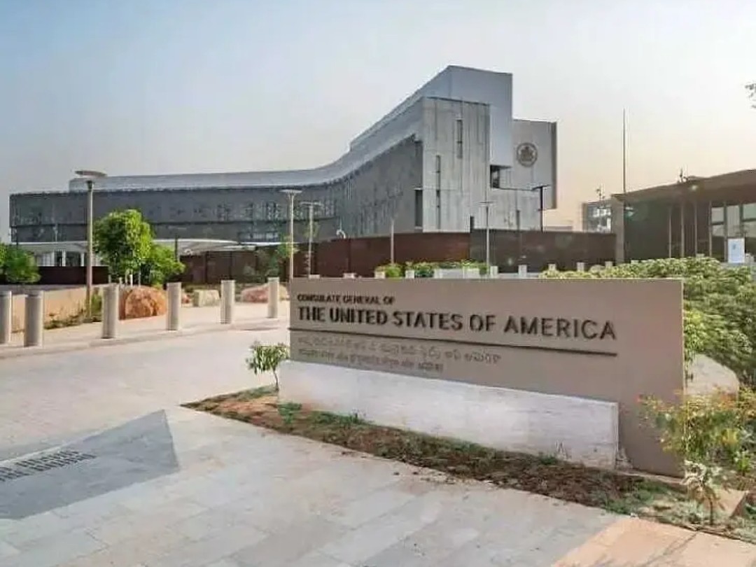 అమెరికా కాన్సులేట్ కార్యాలయానికి పోలీసుల భద్రత