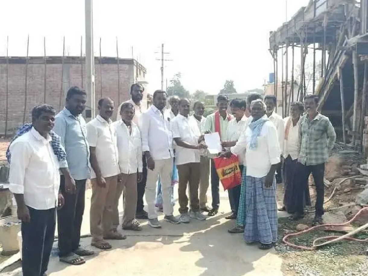 ప్రమాదంగా మారిన కరెంట్ లైన్లు