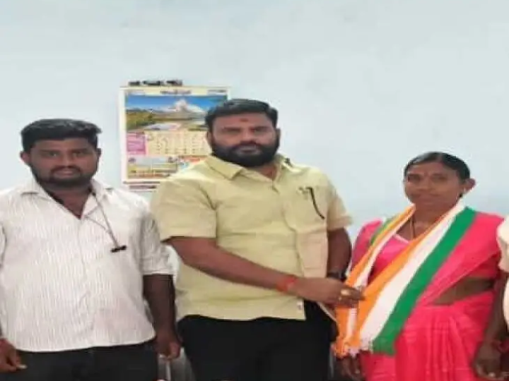 కాంగ్రెస్ పార్టీలో చేరిన వార్డు మెంబర్