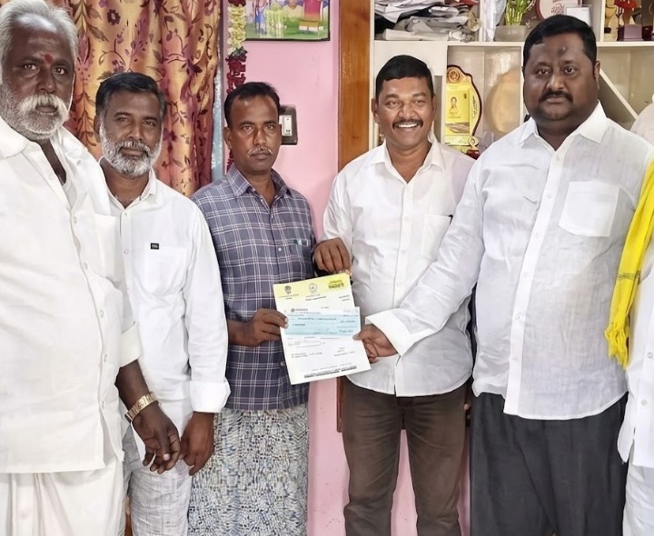 లబ్దిదారులకు CMRF చెక్కుల పంపిణీ