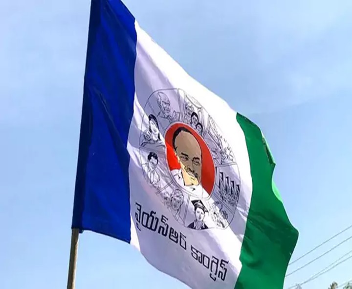 వైసీపీ నేతపై ఎస్పీకి మహిళల ఫిర్యాదు