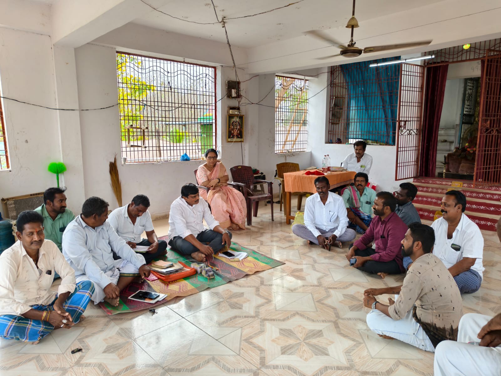 నూకాలమ్మ ఆలయం వద్ద వేలంపాట