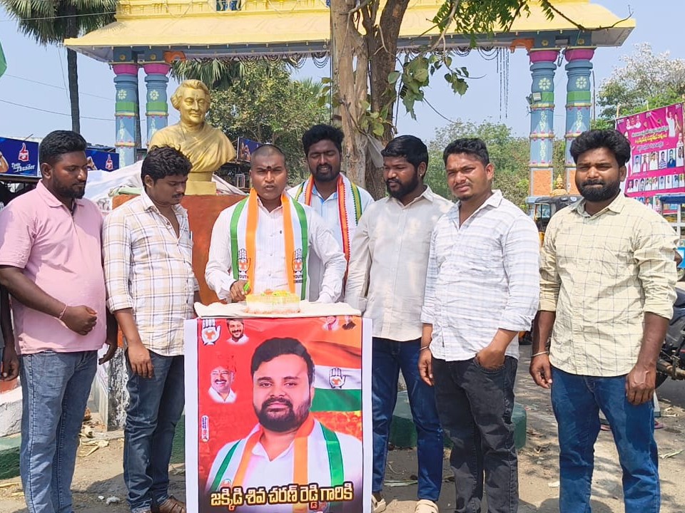 ఘనంగా శివచరణ్ రెడ్డి జన్మదిన వేడుకలు