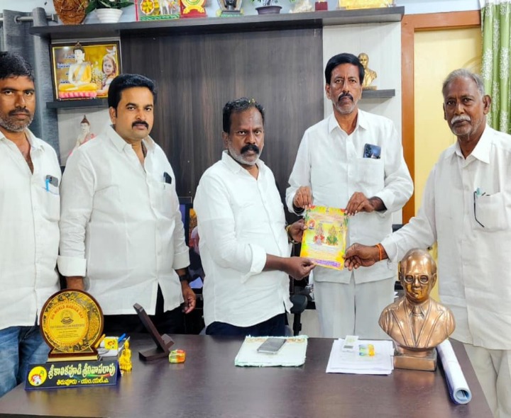 విగ్రహాల పునః ప్రతిష్టకు ఎమ్మెల్యేకు ఆహ్వానం