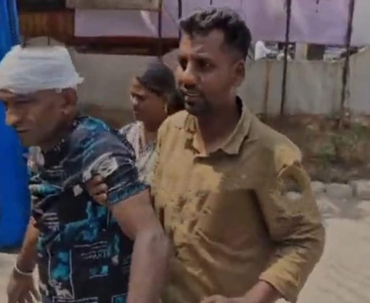 కలికిరిలో శ్రీవారి భక్తుల వ్యాన్ బోల్తా