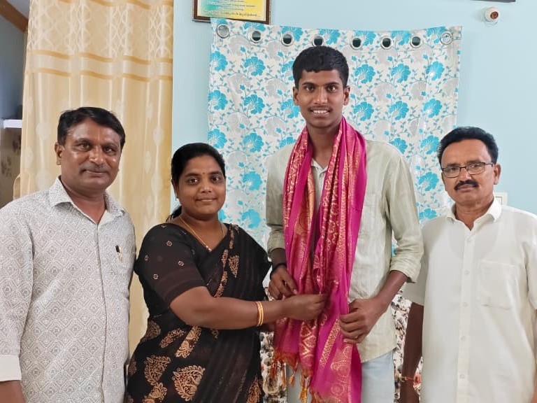 జాతీయస్థాయి  క్రీడాకారునికి సన్మానం