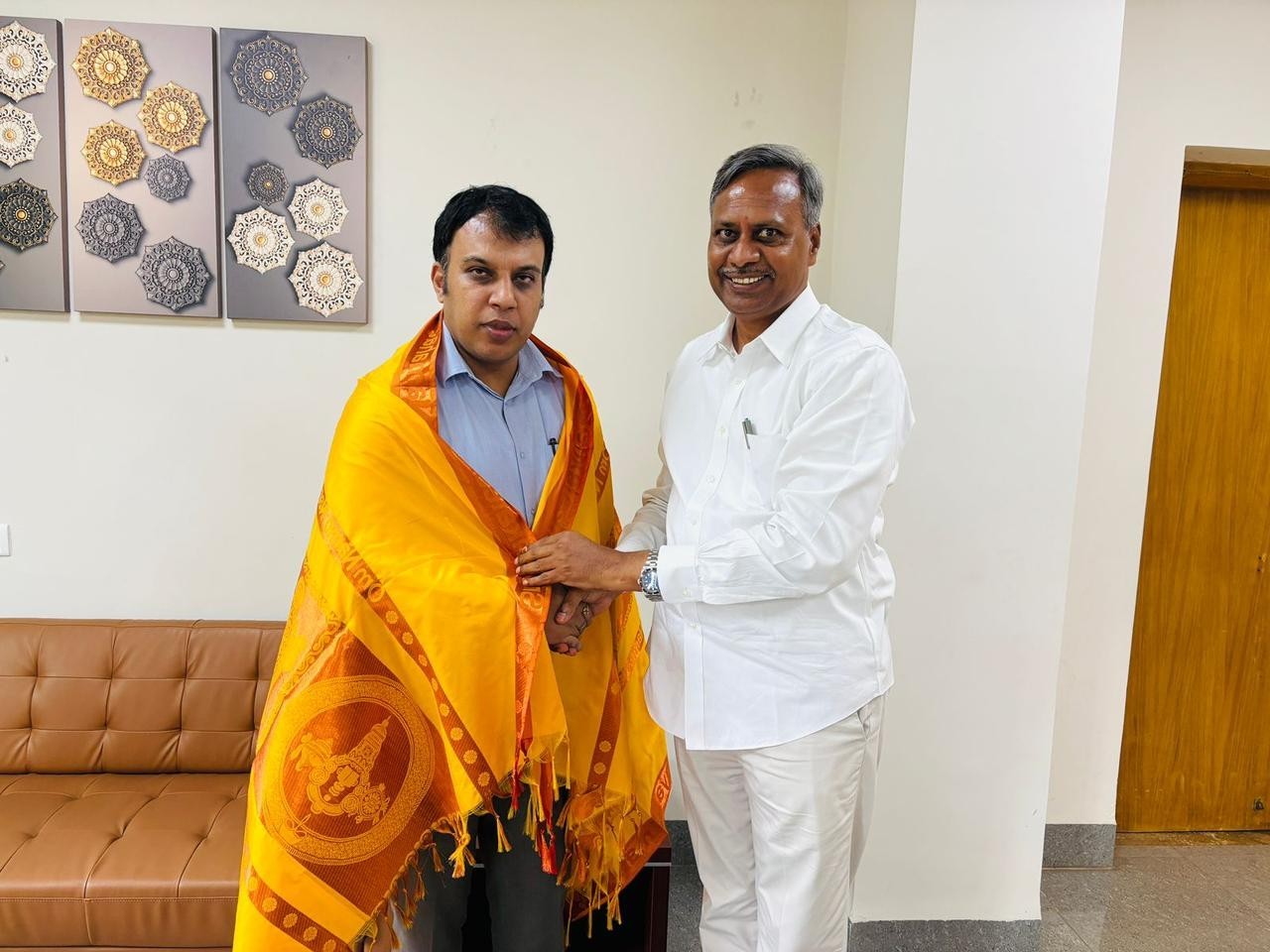 జనగామ కలెక్టర్‌తో ఎమ్మెల్యే రాజేశ్వర్ రెడ్డి భేటీ