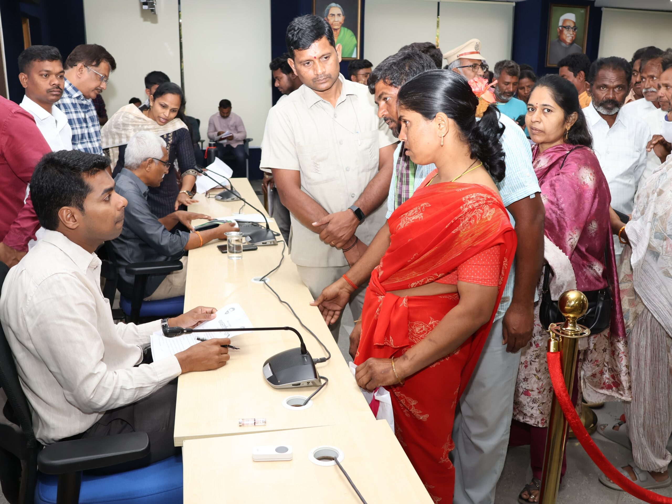 ‘ప్రజావాణి దరఖాస్తులను సత్వరమే పరిష్కరించాలి’