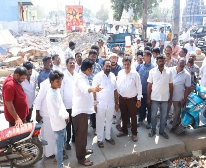 అభివృద్ధి పనులను పరిశీలించిన MLA జూలకంటి
