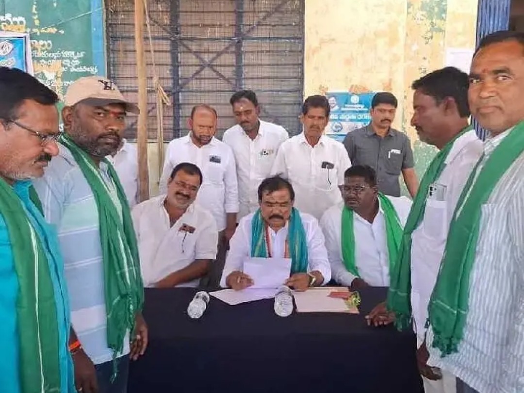 ‘జొన్న, మొక్కజొన్న కొనుగోలు కేంద్రాలను ఏర్పాటు చేయాలి’