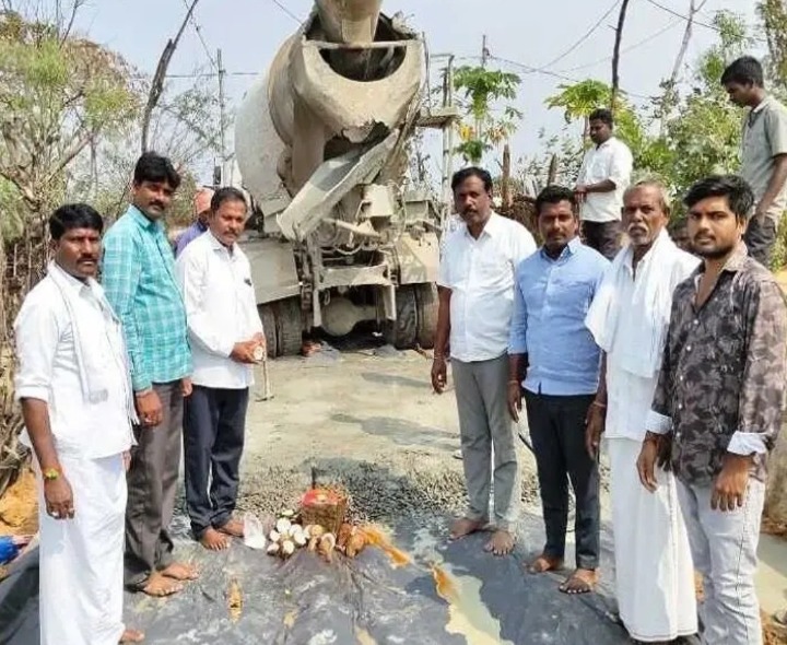 అంబట్పల్లిలో సీసీ రోడ్డు పనులు ప్రారంభం