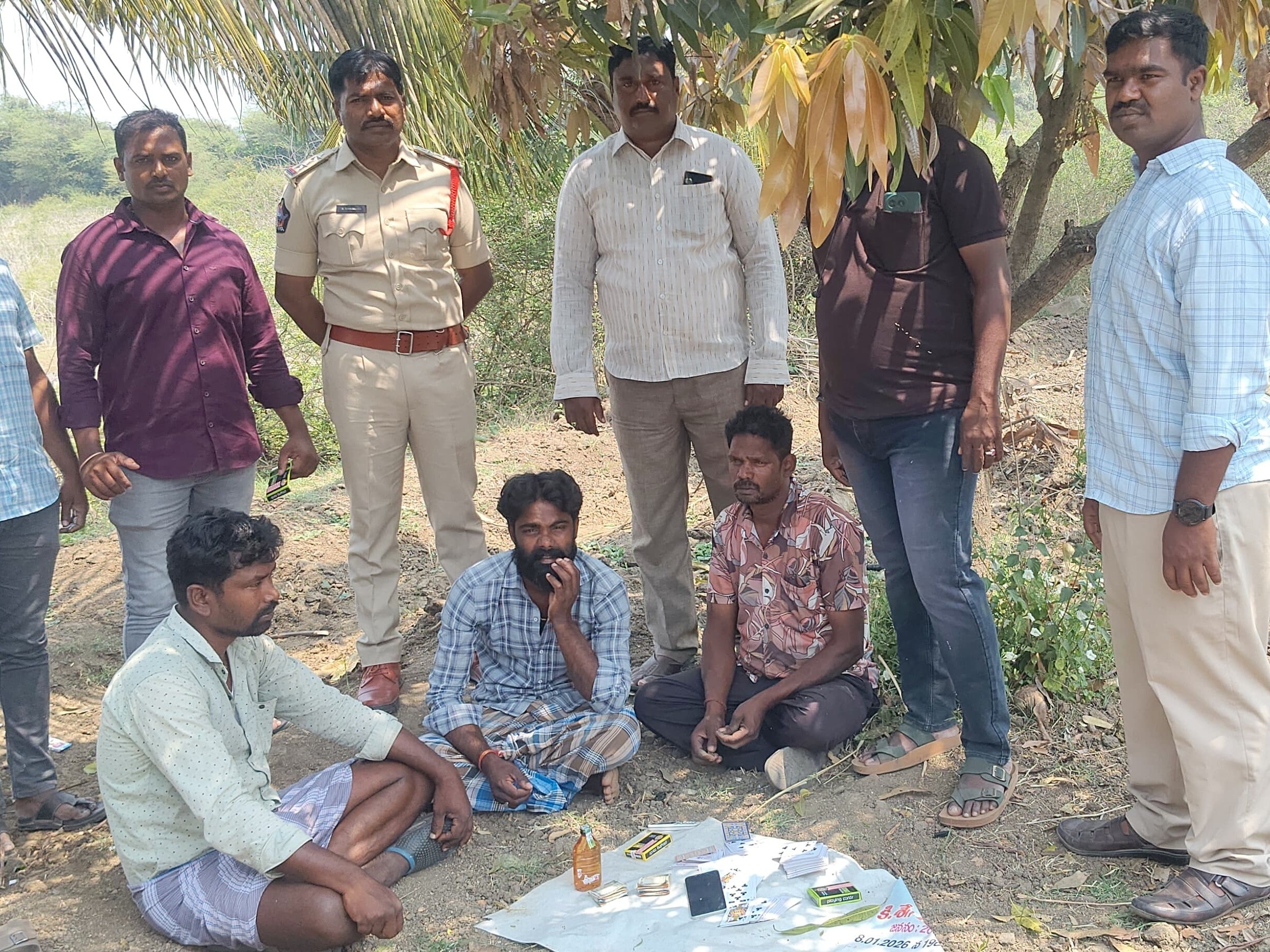 జూద స్థావరంపై పోలీసులు దాడి