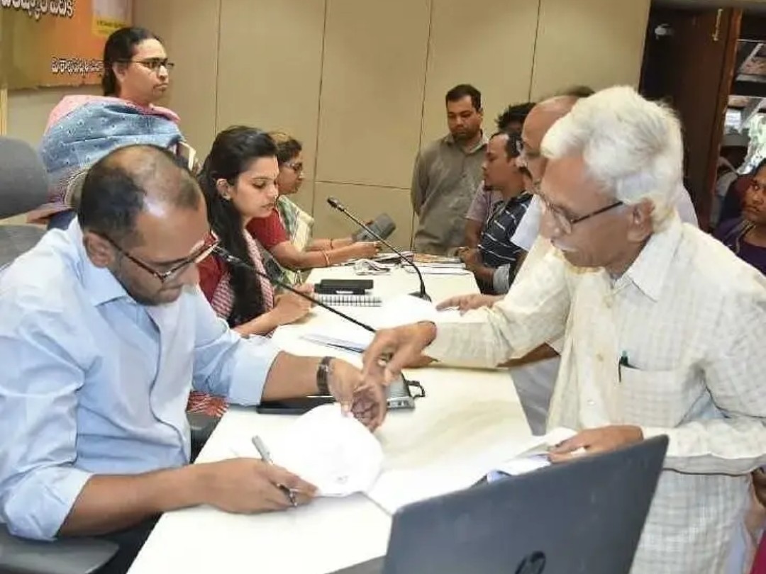 కలెక్టర్ పీజీఆర్ఎస్‌కి 252 వినతులు