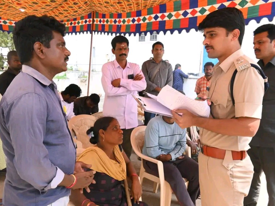 ఎస్పీ గ్రీవెన్స్‌కు 56 వినతులు