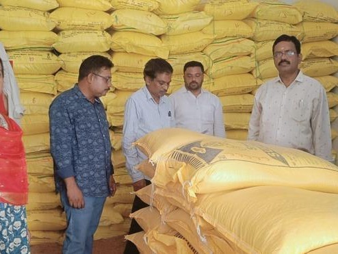 ‘రబీ సీజన్‌కు జిల్లాలో యూరియా కొరత లేదు’